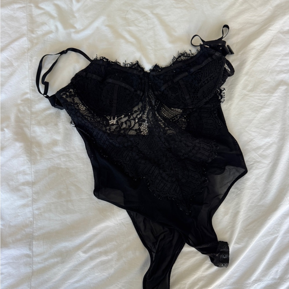 Bardot Elegant Black Lace Bodysuit